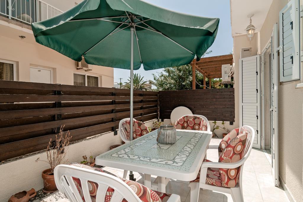 Sue'S Apartment Paphos Exterior foto