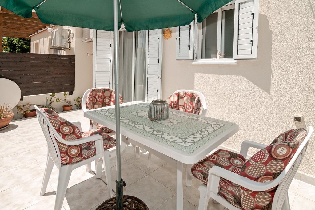 Sue'S Apartment Paphos Exterior foto