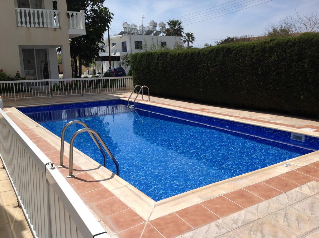 Sue'S Apartment Paphos Exterior foto