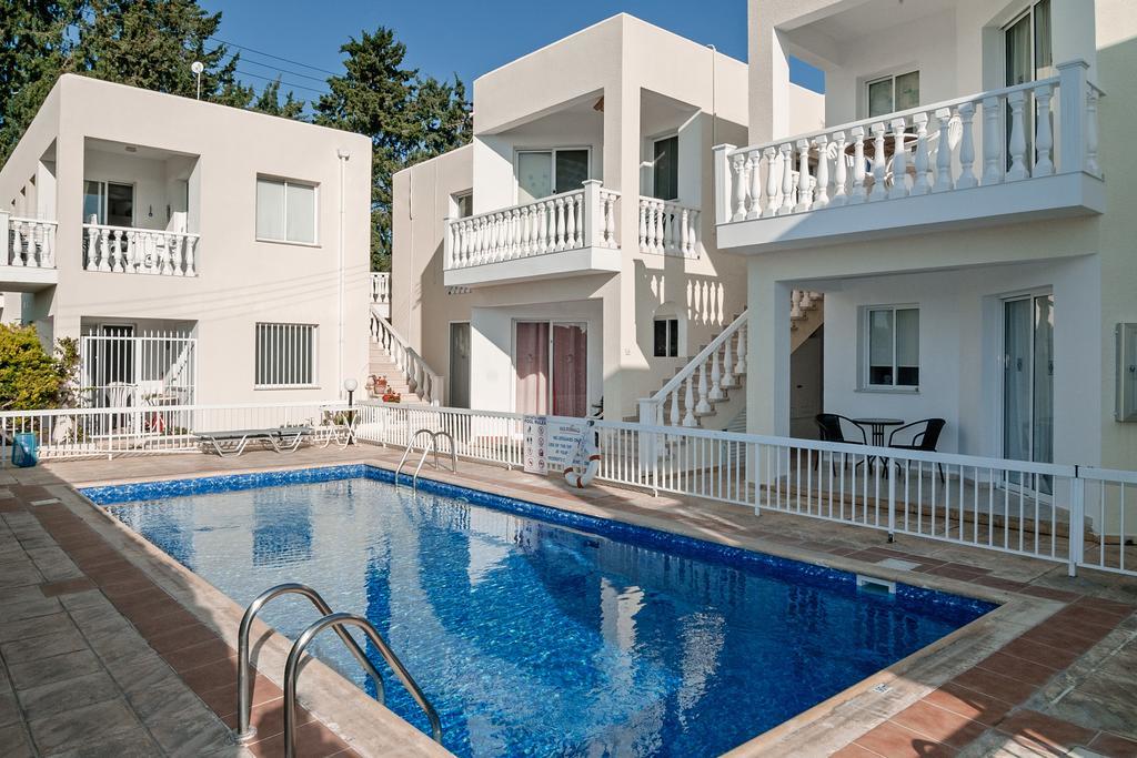 Sue'S Apartment Paphos Exterior foto